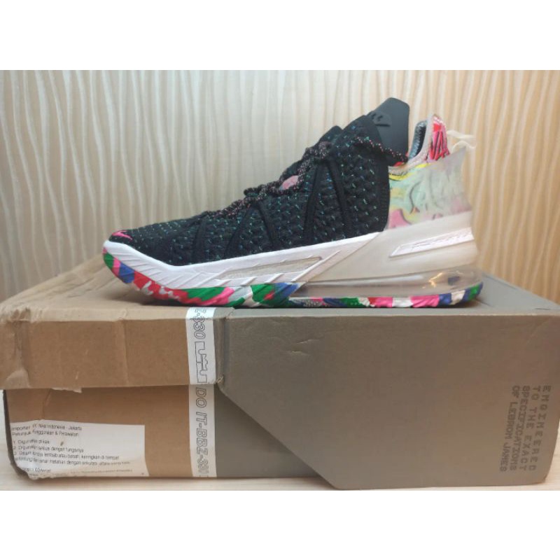 Sepatu Basket Lebron 18 James Gang