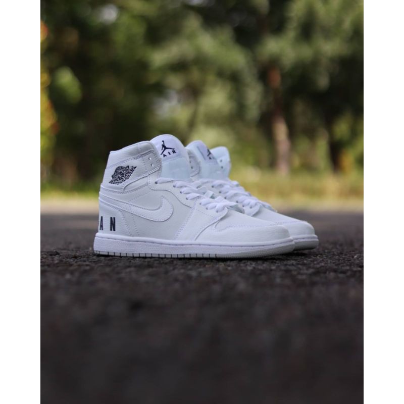 Sneakers - Nike Air Jordan 1 Logo Triple White