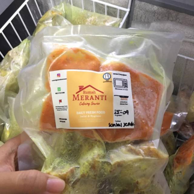 

Aneka Olahan Ayam Daily Fresh Food by Catering Rumah Meranti