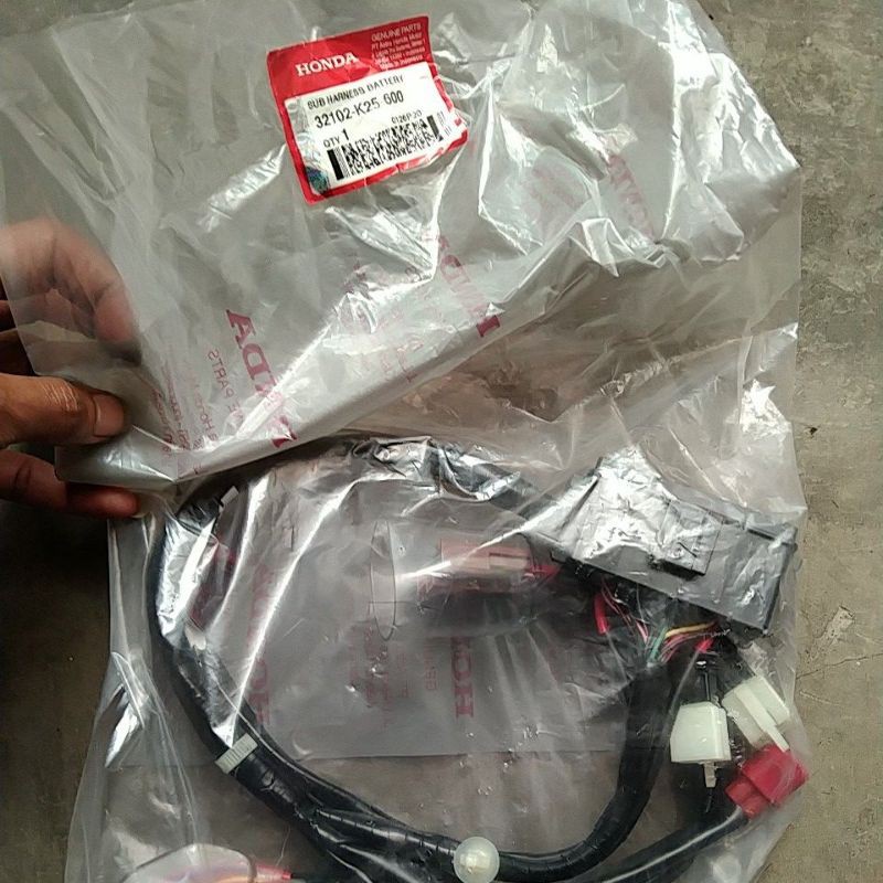 32102-k25-600 kabel body accu beat esp/ beat pop esp original