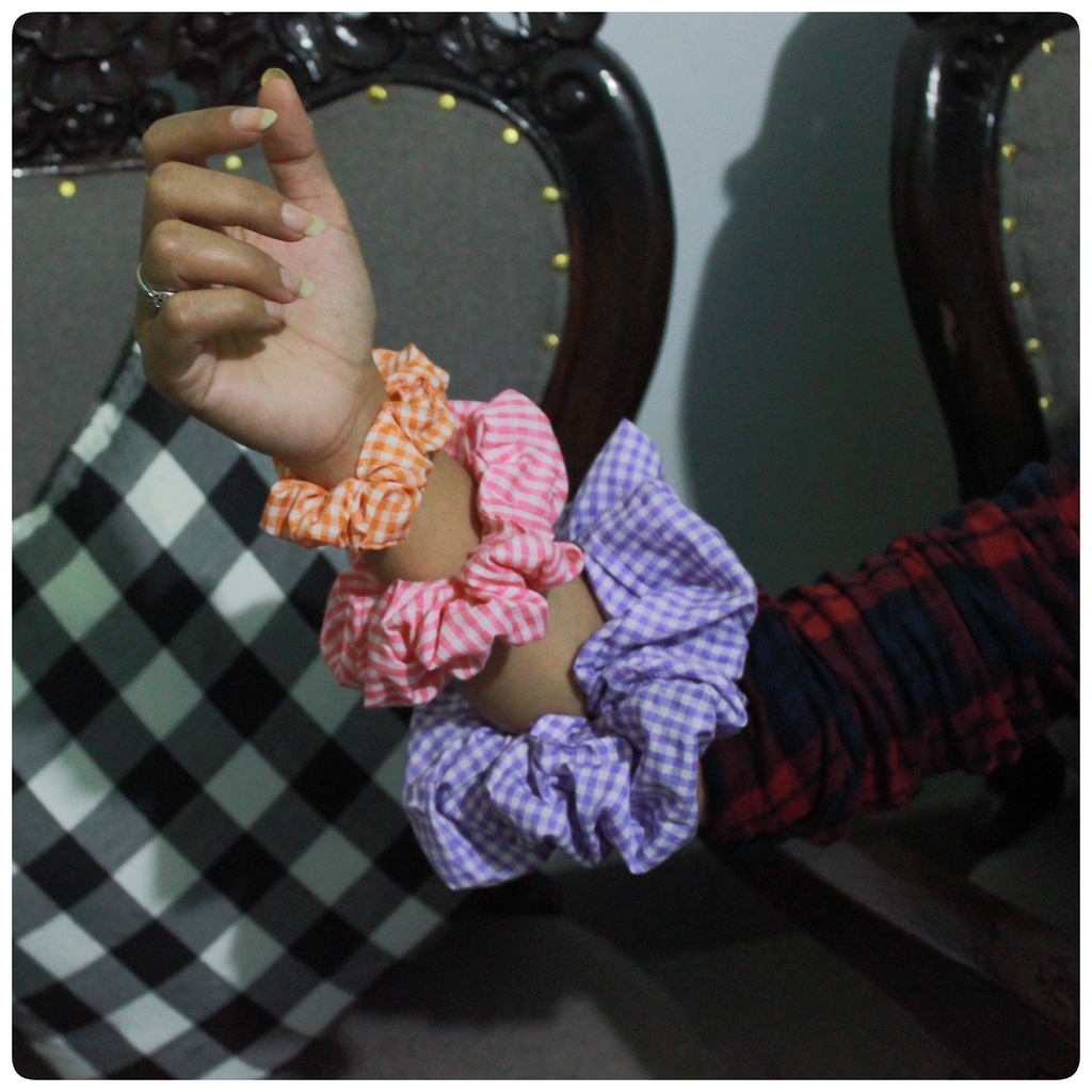 IKAT RAMBUT Scrunchie Gaya Korea Kekinian Motif Kotak-Kotak Cepol Cempol Hijab Bisa Pilih Warna