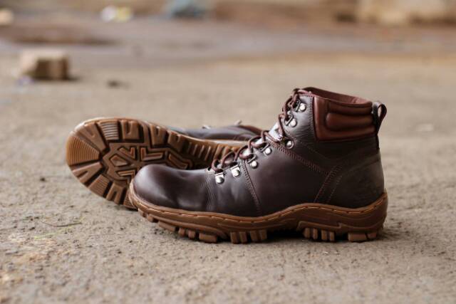 SEPATU SAFETYBOOT KULIT ASLI