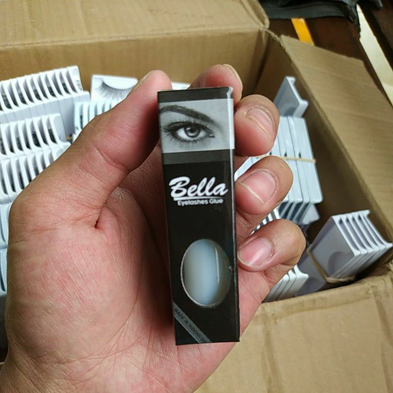 

Bella_eyelashes_glue