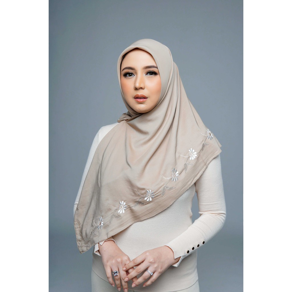 NIRNAYA SCARF BEIGE - JEDA X RUMAH AYU