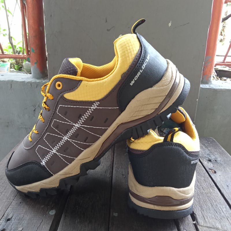 sepatu outdoor Worldcup