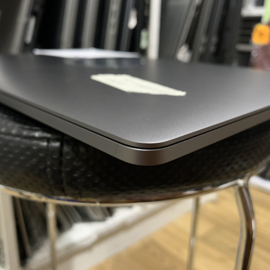 MacBook Pro 15 inch Touchbar 2018 Core i7 2.2GHz Ram 16 GB Ssd 256 GB SECOND