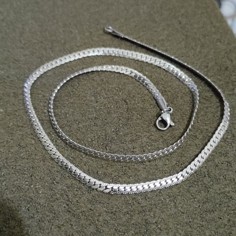 kalung titanium model gepeng sisik naga untuk pria wanita terpopuler