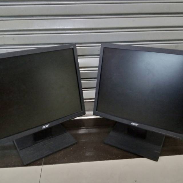 Monitor acer 17 inchi kotak lengkap kabel power dan vga kondisi mulus