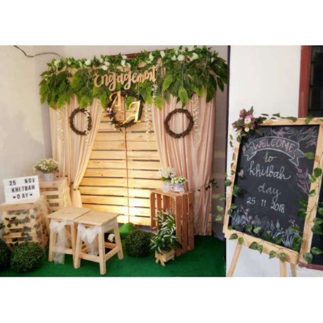 Backdrop kayu lamaran