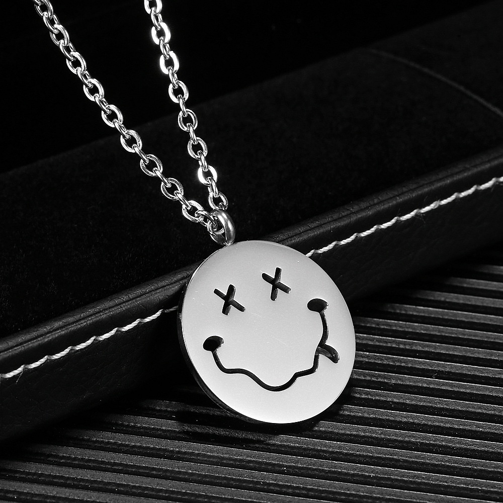 Kalung Rantai Liontin Smiley Face Bahan Metal Warna Silver Untuk Hadiah Teman