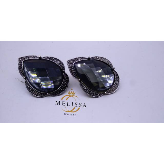 Anting batu hitam