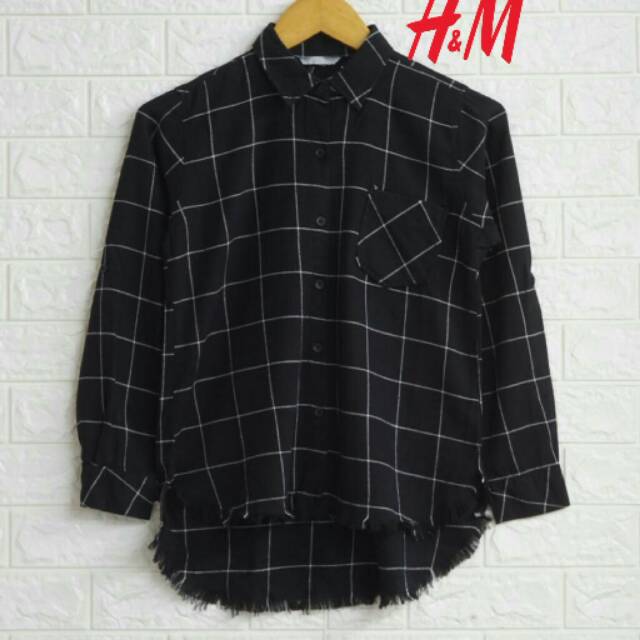  H M  flanel Hnm blouse hitam kerja kantor tartan  kotak H 