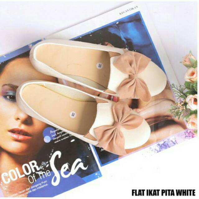 

Flatshoes pita putih