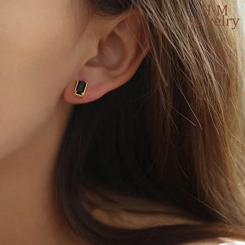 Anting Tusuk Bentuk Kotak Geometri Mini Warna Hitam Gaya Retro Untuk Wanita