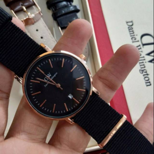 Jam tangan wanita Daniel Wellington hitam
