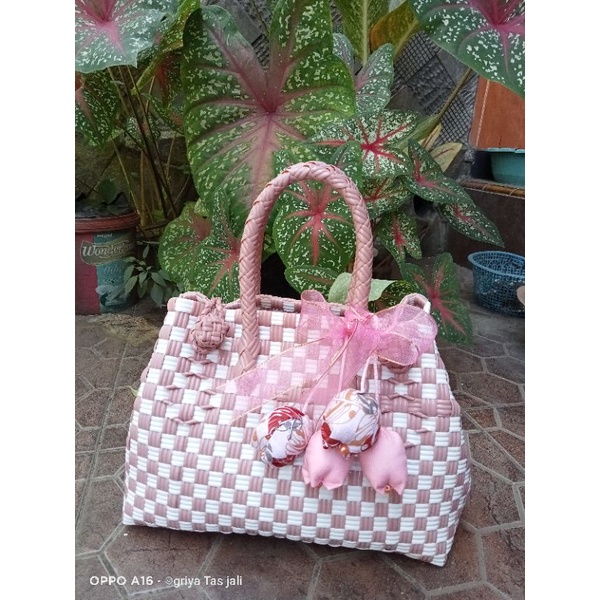 Pom pom Tulip Gantungan Tas ( Anyaman Jali) Termurah
