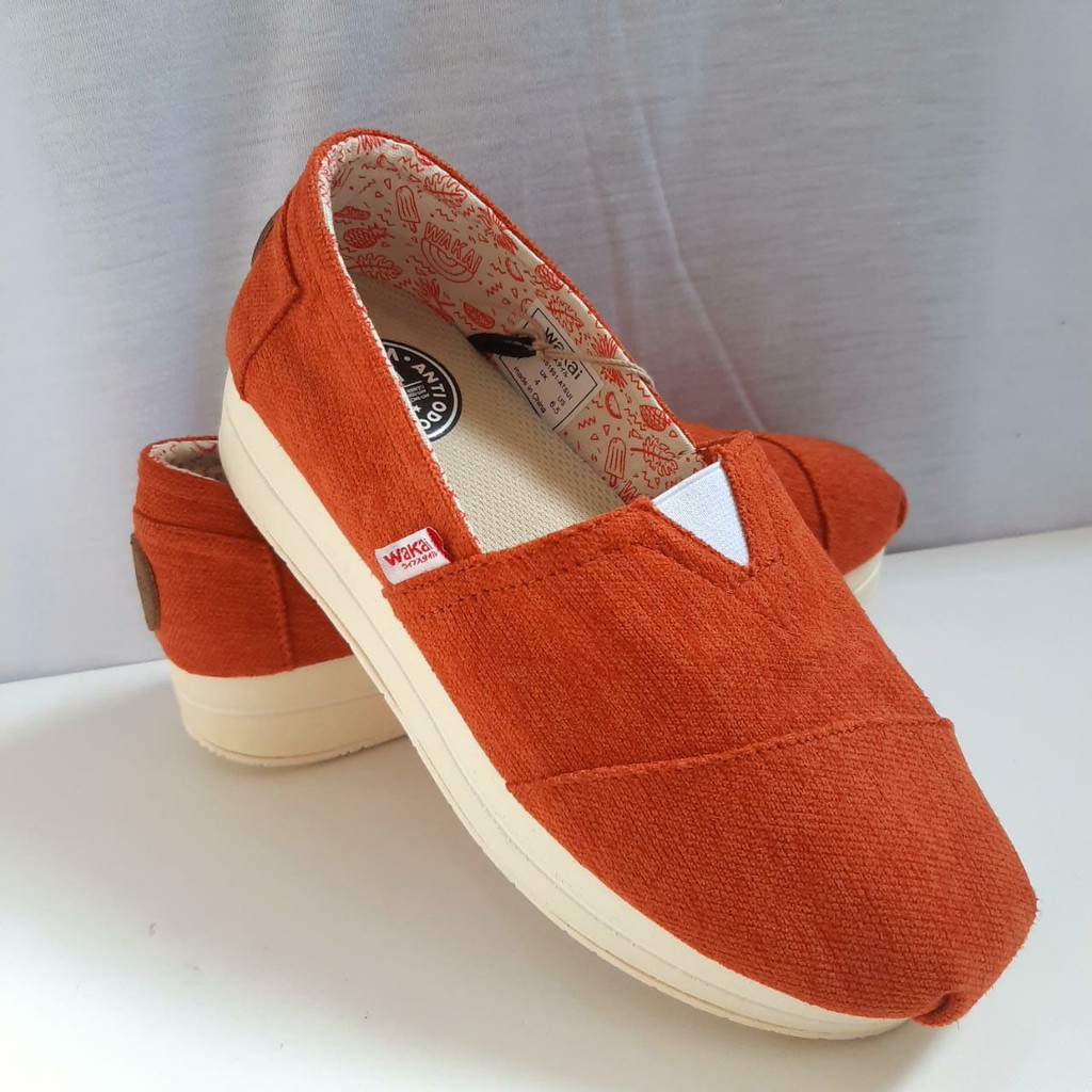 WAKAI SHOES ORANGE (SECONDHAND/PRELOVED)