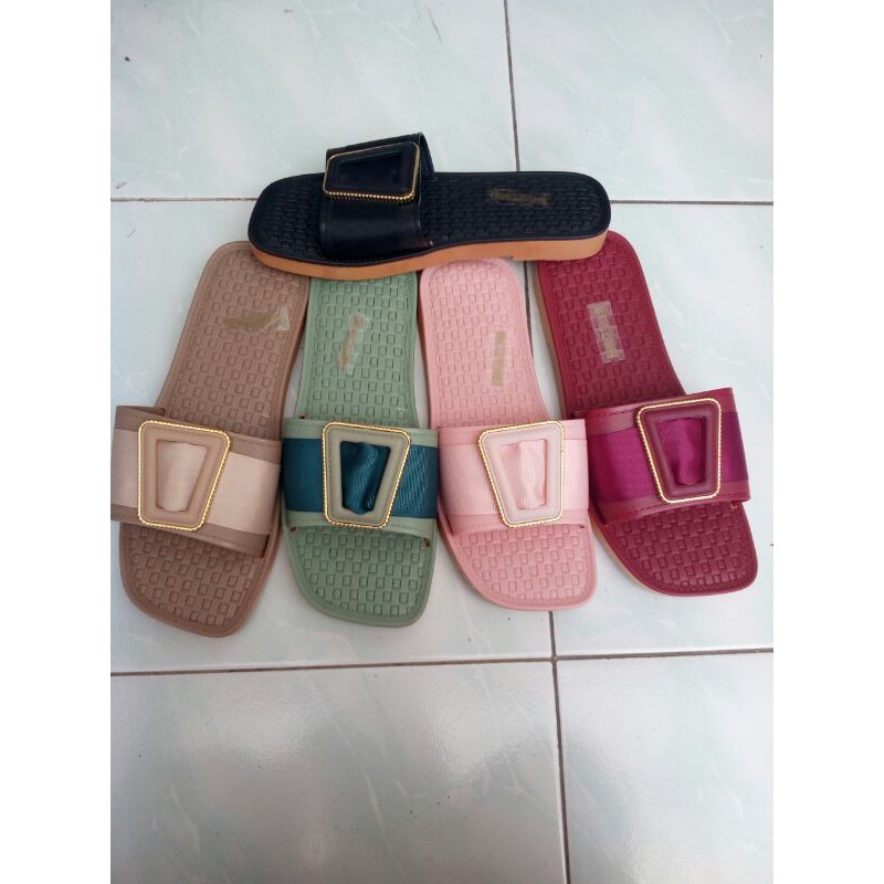 Sandal wanita model selop dari morego
