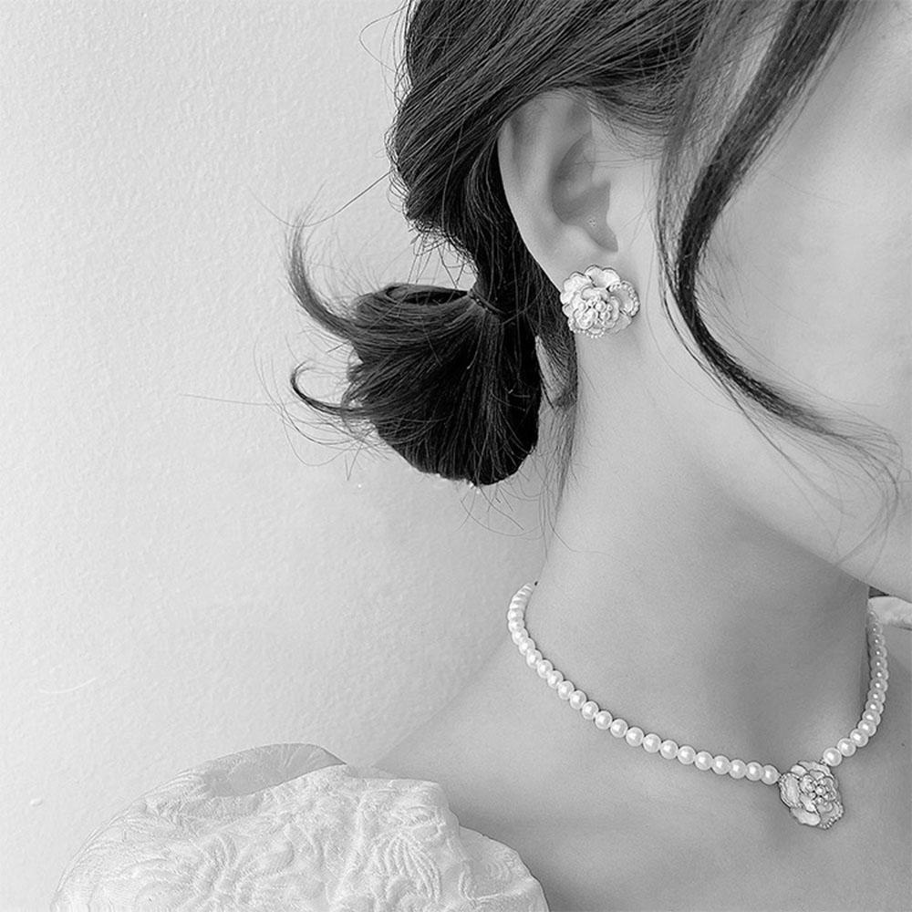 Rebuy Camellia Earrings Elegan Korea Bunga Putih Hitam Alloy Bracelets
