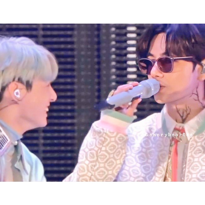 BTS V Taehyung Konser Concert Permission To Dance PTD Glasses Kacamata