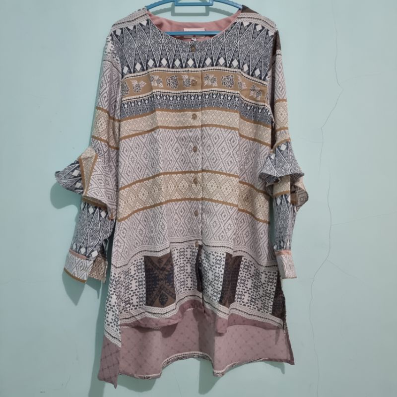 [Preloved] Bayur Top Riamiranda size M