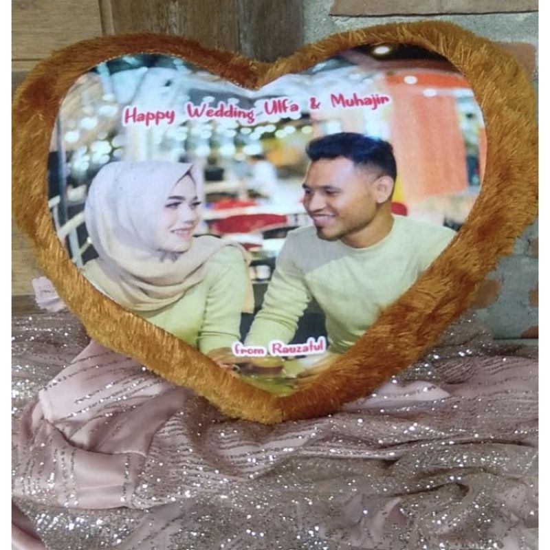 bantal love ukir nama dan foto buat asesoris boneka