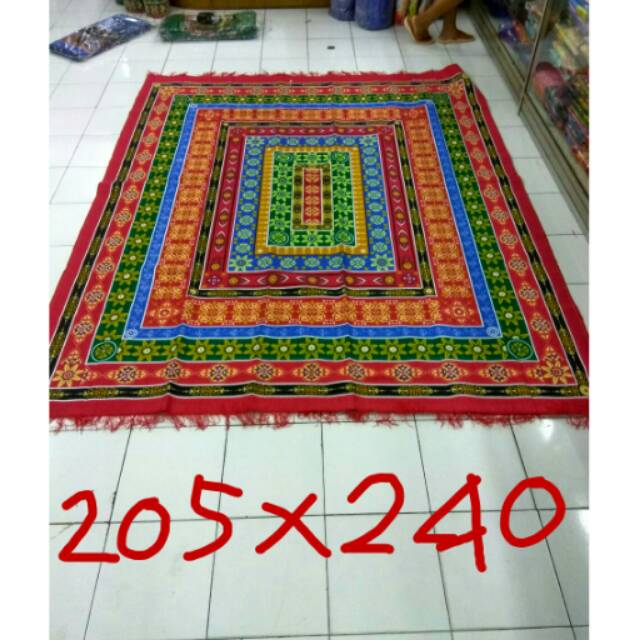 Karpet ambal merah