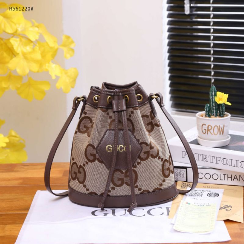Gucci Bucket Bag Jumbo GG in Camel and Ebony CanvasR561220