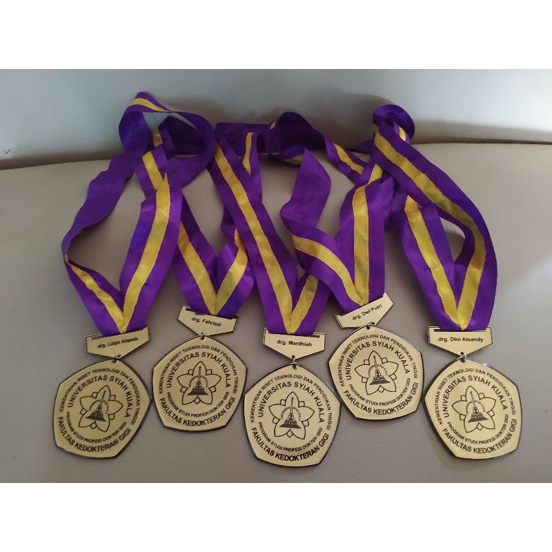 medali wisuda stainless resin - medali custom graduation - jual medali dengan tali satin