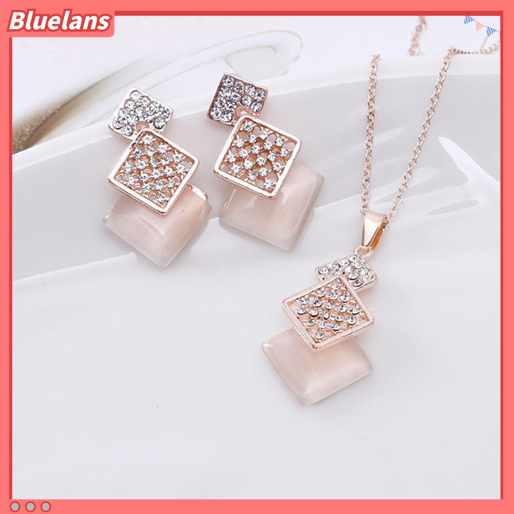 Set Perhiasan Kalung Rantai Anting Liontin Opal Persegi Aksen Berlian Imitasi Untuk Wanita