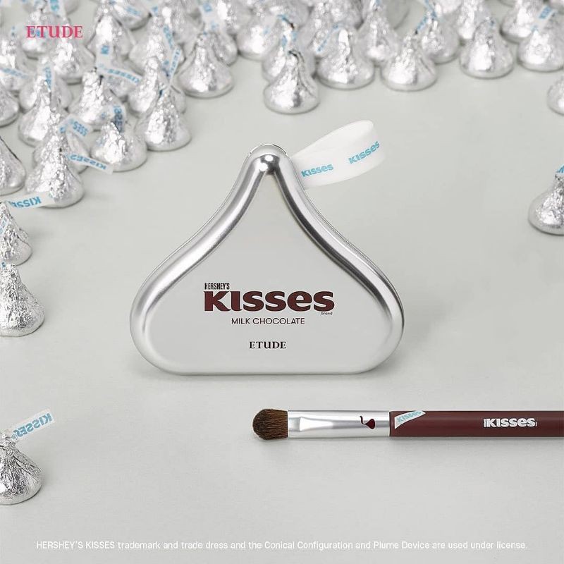 Etude Hershey's Milk Chocolate Eyeshadow with Brush