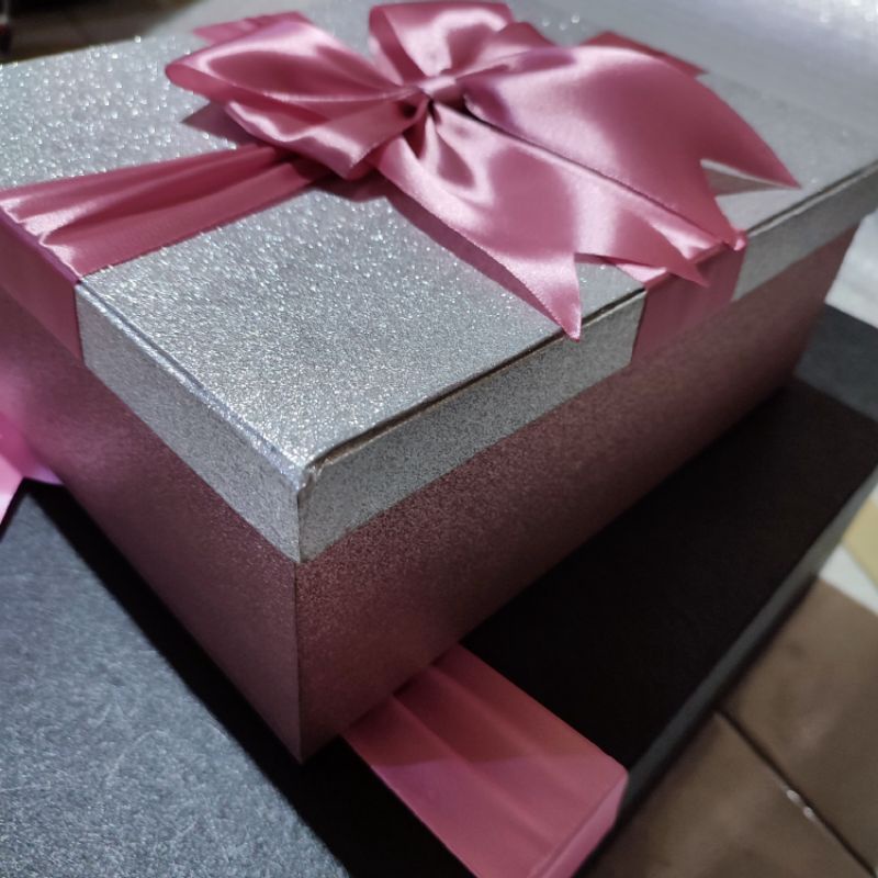 Kotak Hadiah Box Glitter Pink tutup Glitter Abu Muda