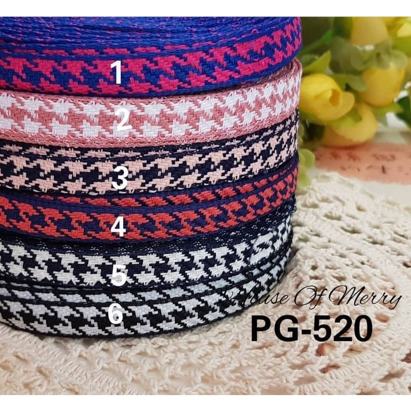 

Pita Houndstooth 1 CM PG-520 | per yard = 90 cm