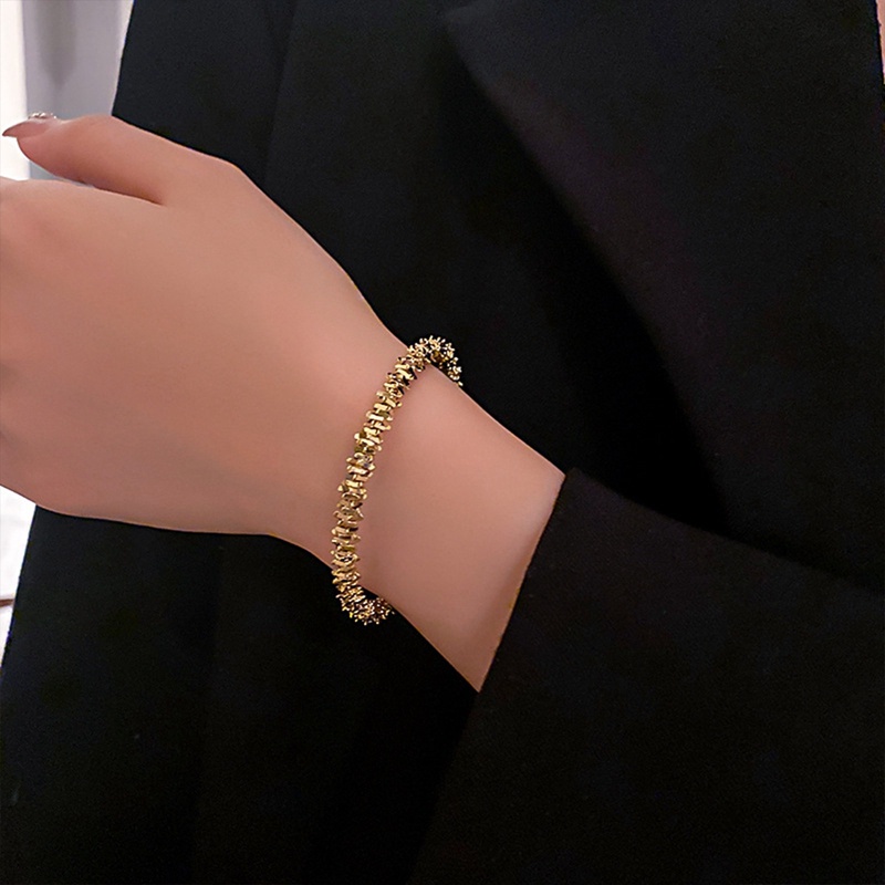 Gelang Bahan Tembaga Alloy Warna Emas Gaya Korea Untuk Wanita