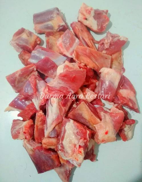 Daging Paha Kambing Domba Bertulang