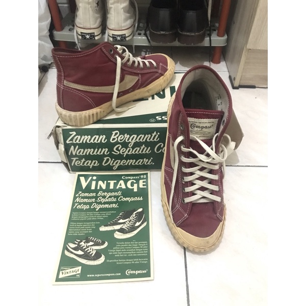 Sepatu Compass Vintage