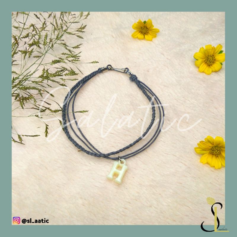Gelang Huruf Aesthetic