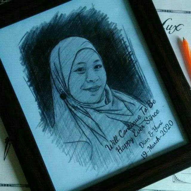 Sketsa wajah pensil dan krayon hitam putih