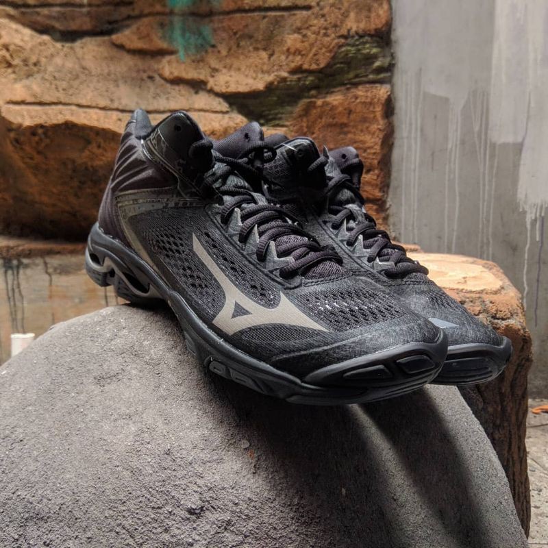 mizuno all black