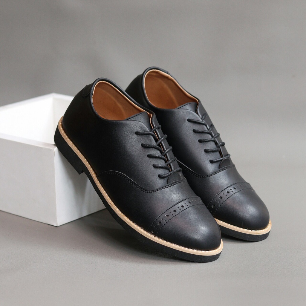 SEPATU FORMAL PRIA CASUAL PERKANTORAN OXFORD KEKINIAN ORIGINAL ARIONZ - SepatuFormal Pantofel pria Resmi Formal Hitam Coklat Black Brown Kulit Syntetic Asli Kasual Kantor Dinas Kuliah Gereja Pesta Kondangan Kerja PNS Guru Terbaru Terlaris Murah