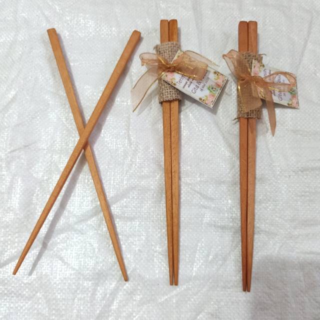 Souvenir sumpit kayu