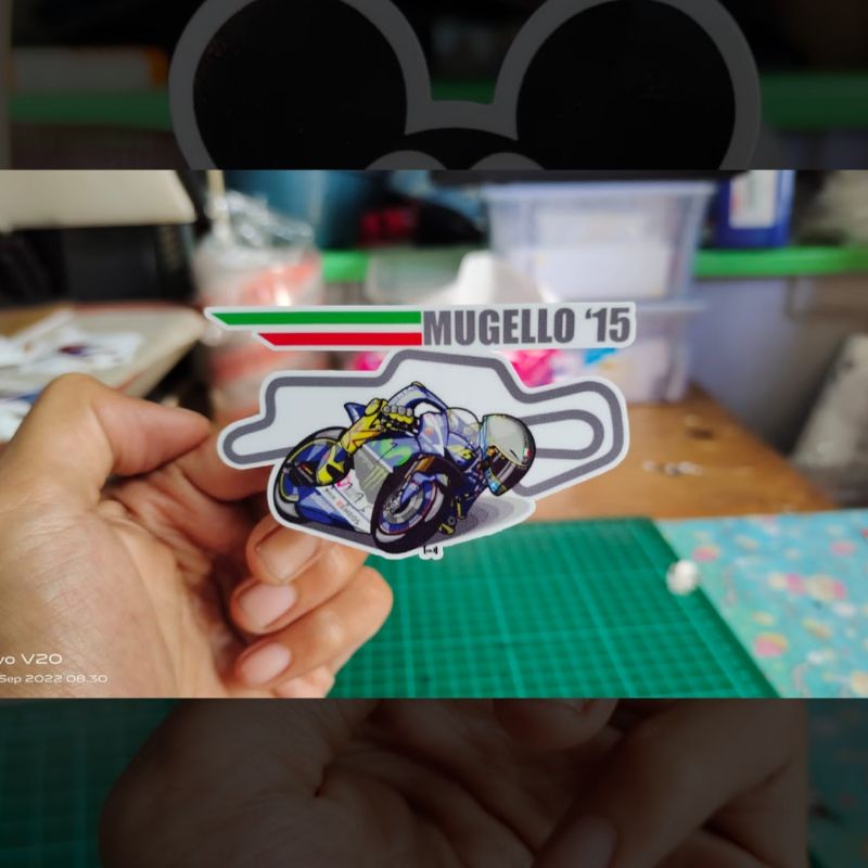 

STIKER MUGELO SIRCUIT STICKER PRINT DISTRO LOGO ANIME DLL