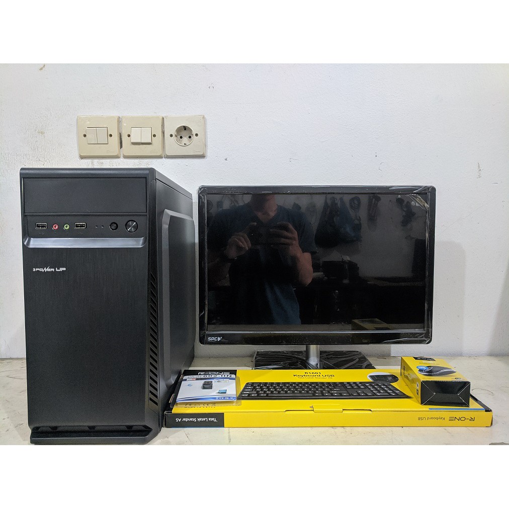 SEPAKET PC RAKITAN INTEL CORE 2 DUO RAM DDR3 SSD HARDISK MONITOR 19”