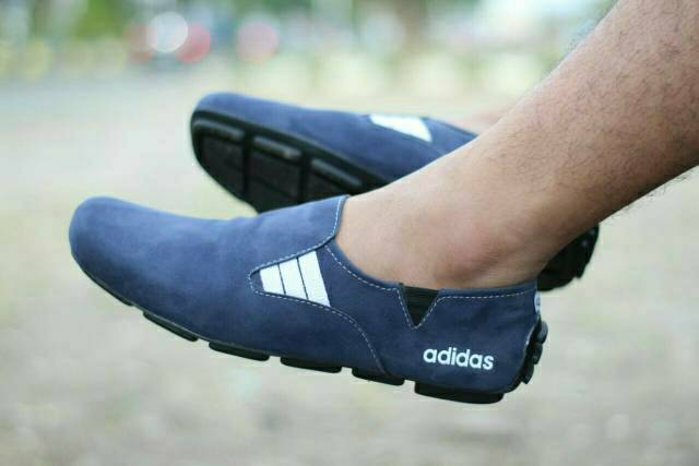 SEPATU PRIA CASUAL SLIP ON MOCDAS SLOP HITAM PUTIH KERJA FORMAL SANTAI