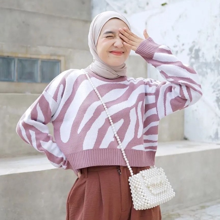 Pro.Coll - Sweater Rajut Tebal - Arabel Zebra Crop Sweater