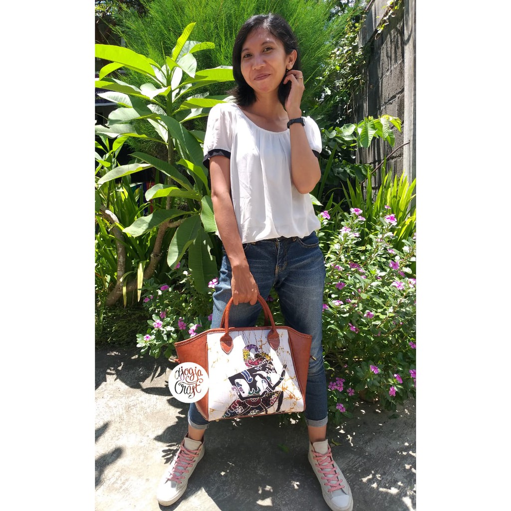 Tas Kulit Rania Batik Tulis Motif Wayang