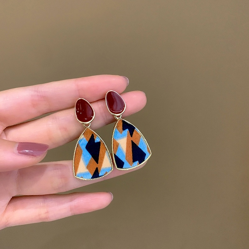 Anting Segitiga Geometris Motif Kotak burgundy Vintage Untuk Wanita Aksesoris Telinga Korea