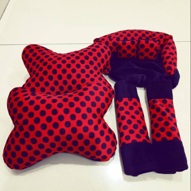 Bantal leher set 3in1 motif polkadot hitam merah