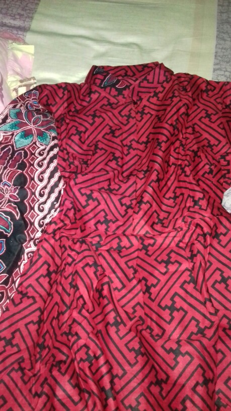 Batik Couple Keluarga 2 Anak Cewek Dan Cowok Motif Pagar Bumi Merah Seragam Busui Terbaru