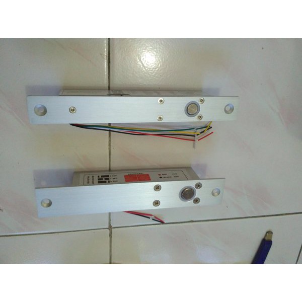 Alat penahan pintu Electric Drop Bolt Lock Delay 5 wire kunci rfid control